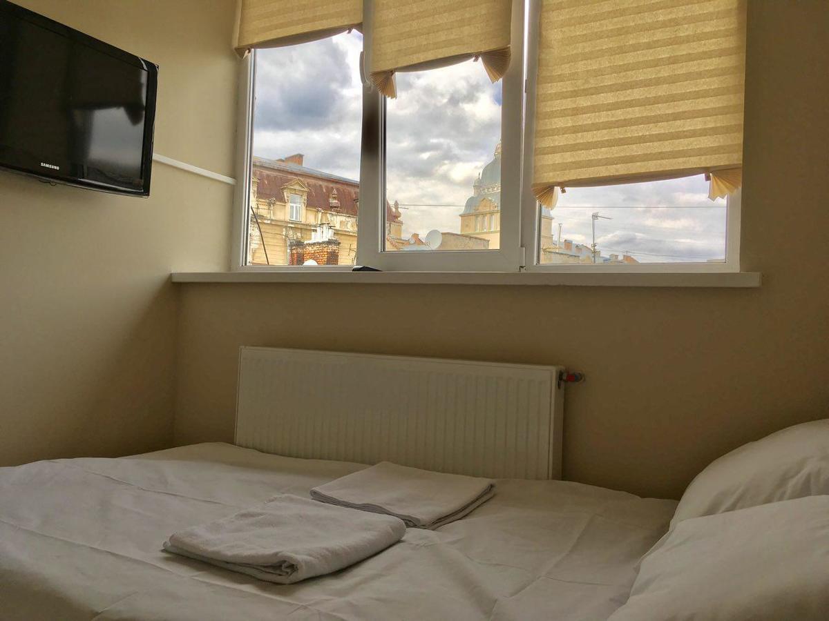 Hi Hostel Lviv Eksteriør billede