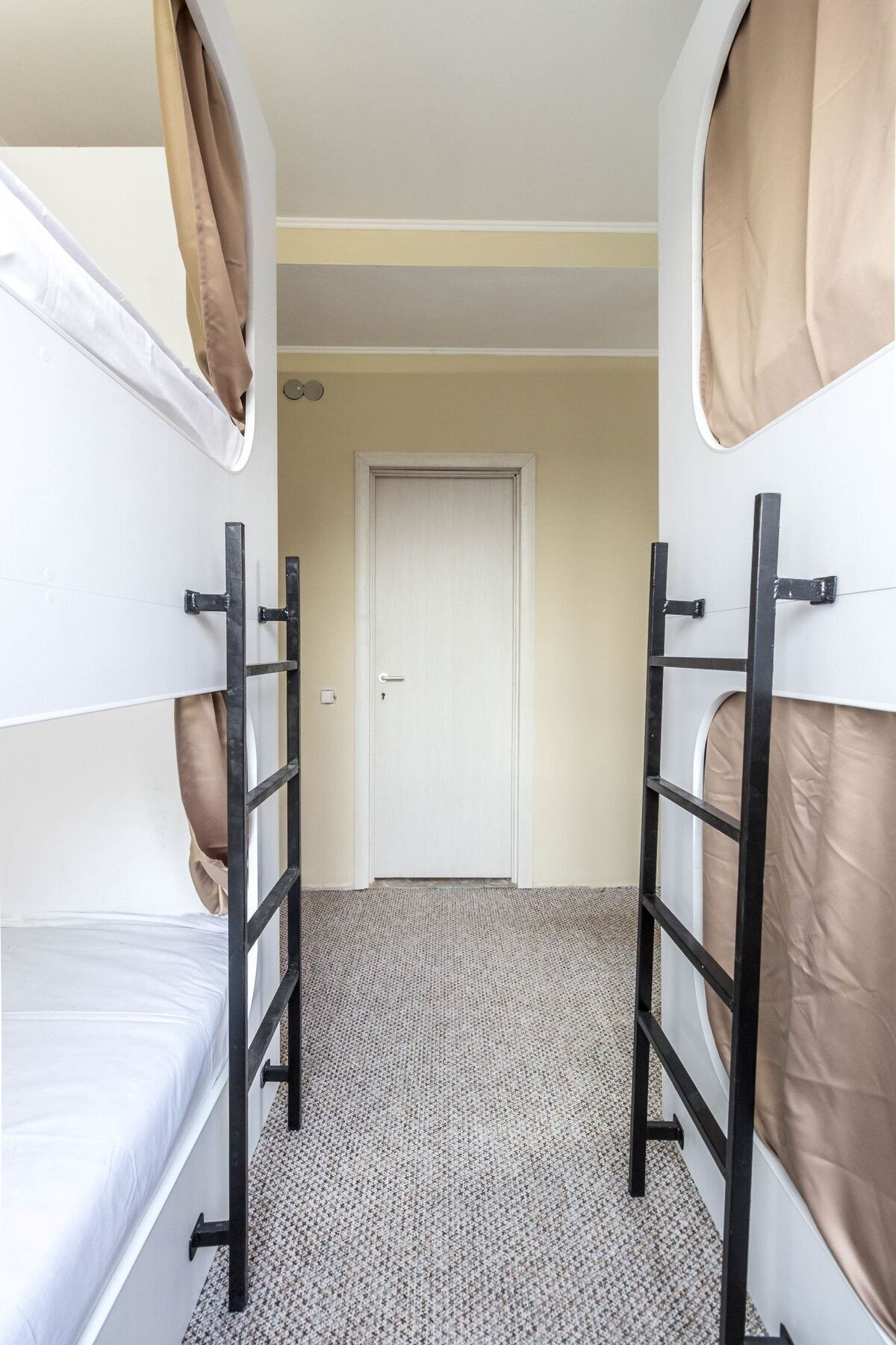 Hi Hostel Lviv Eksteriør billede